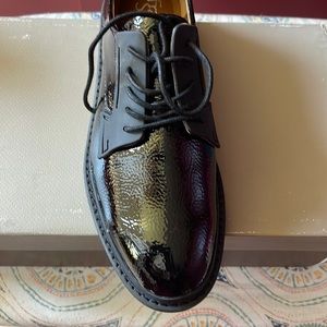 Ladies black Oxford shoes. Brand new in box. Size us9